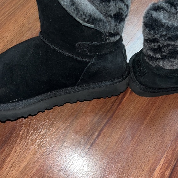 Worned Uggs - Picture 13 of 13